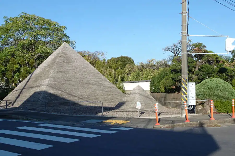 大法寺のピラミッドの納骨堂