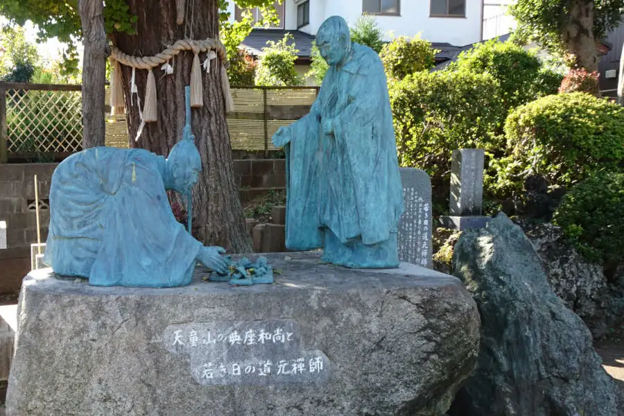 大蔵寺の道元禅師像